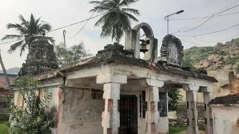 Arulmigu Varadharaja Perumal Temple, Vellaiyampattu - 605201 அருள்மிகு வரதராஜப்பெருமாள் திருக்கோயில், Vellaiyampattu - 605201, Viluppuram - Ancient Temple Architecture and History Image 6