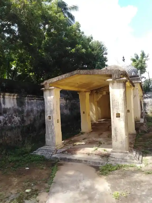 Arulmigu Varadharajaperumal And Chokkanathaswamy Temple, Thirumangaicherry - 609807 அருள்மிகு வரதராஜப்பெருமாள் மற்றும் சொக்கநாத சுவாமி திருக்கோயில், Thirumangaicherry - 609807, Thanjavur - Ancient Temple Architecture and History Image 2