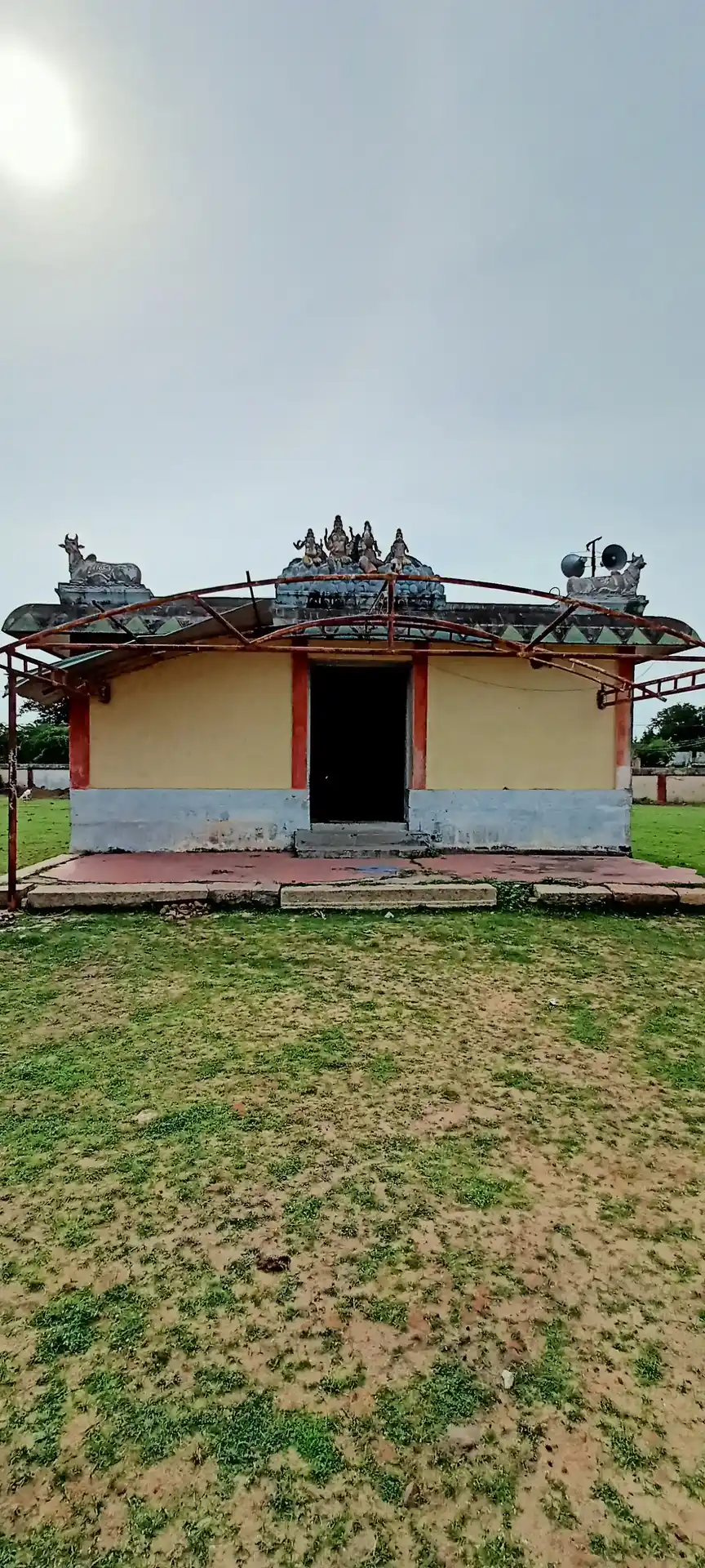 Arulmigu Varadharajaperumal And Paravatheeswarar Temple, Palakurchi - 611109 அருள்மிகு வரதராஜபெருமாள், பார்வதீஸ்வரர் திருக்கோயில், பாலக்குறிச்சி - 611109, Nagapattinam - Ancient Temple Architecture and History Image 2