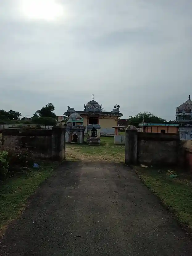 Arulmigu Varadharajaperumal And Paravatheeswarar Temple, Palakurchi - 611109 அருள்மிகு வரதராஜபெருமாள், பார்வதீஸ்வரர் திருக்கோயில், பாலக்குறிச்சி - 611109, Nagapattinam - Ancient Temple Architecture and History Image 4