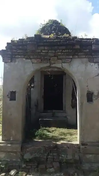 Arulmigu Varadharajaperumal And Vishuvanathaswmay Temple, Mahili - 611103 அருள்மிகு வரதராஜ பெருமாள், விஸ்வநாதசுவாமி திருக்கோயில், மகிழி - 611103, Nagapattinam - Ancient Temple Architecture and History Image 3