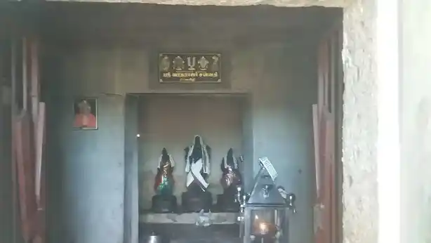 Arulmigu Varadharajaperumal And Vishuvanathaswmay Temple, Mahili - 611103 அருள்மிகு வரதராஜ பெருமாள், விஸ்வநாதசுவாமி திருக்கோயில், மகிழி - 611103, Nagapattinam - Ancient Temple Architecture and History Image 4