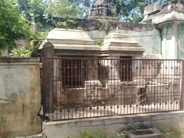 Arulmigu Varadharajaperumal Temple, Annaimelagaram - 609806 அருள்மிகு வரதராஜப்பெருமாள் திருக்கோயில், Annaimel Agaram - 609806, Mayiladuthurai - Ancient Temple Architecture and History Image 4