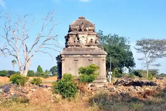 Arulmigu Varadharajaperumal Temple, Anuppapatti, Kilangundal - 638106 அருள்மிகு வரதராஜப்பெருமாள் திருக்கோயில், Anuppapatti, Kilangundal - 638106, Tiruppur - Ancient Temple Architecture and History Image 2