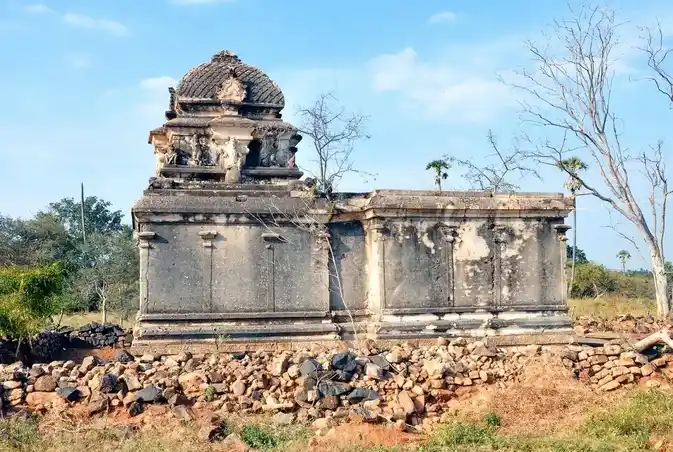 Arulmigu Varadharajaperumal Temple, Anuppapatti, Kilangundal - 638106 அருள்மிகு வரதராஜப்பெருமாள் திருக்கோயில், Anuppapatti, Kilangundal - 638106, Tiruppur - Ancient Temple Architecture and History Image 3