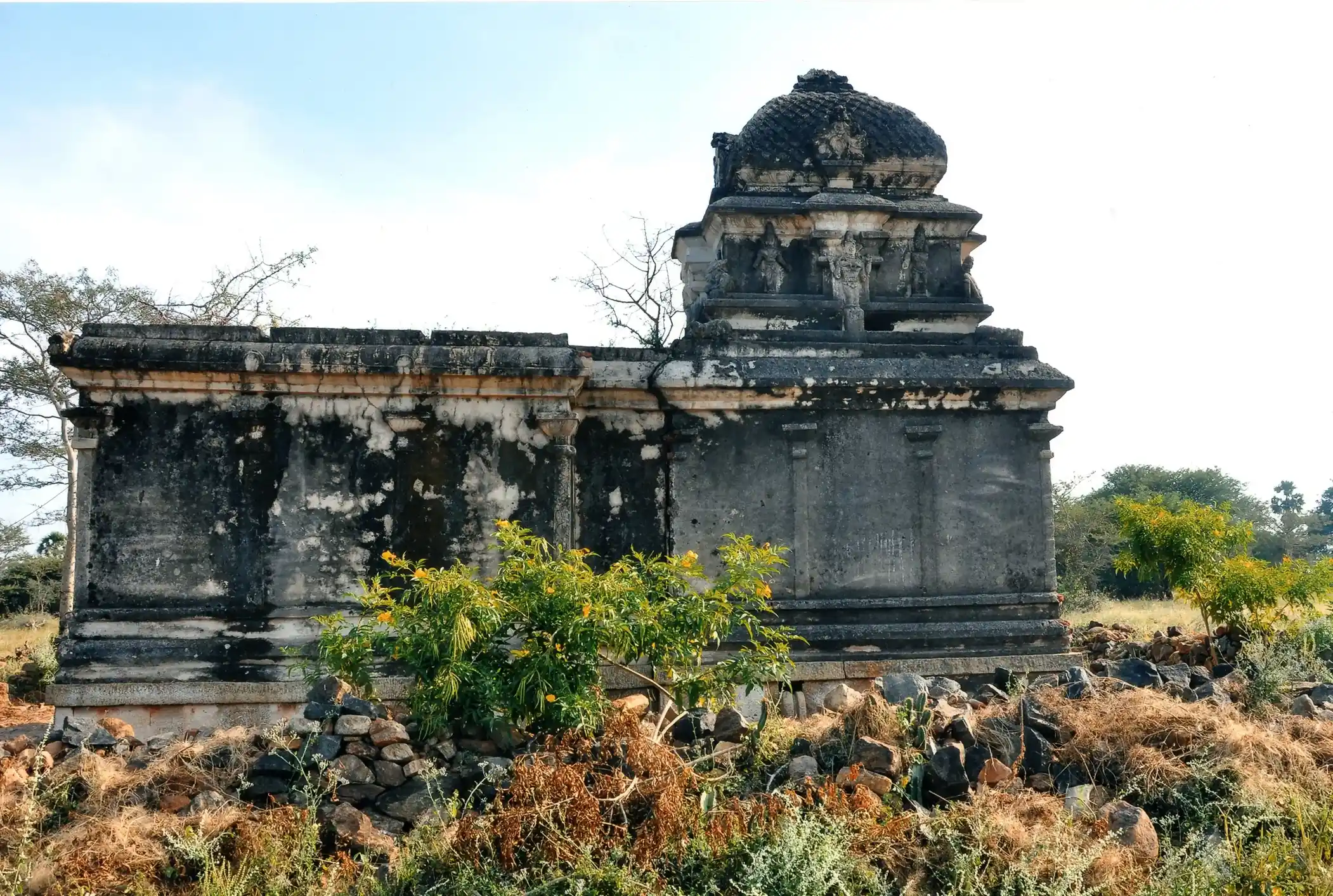 Arulmigu Varadharajaperumal Temple, Anuppapatti, Kilangundal - 638106 அருள்மிகு வரதராஜப்பெருமாள் திருக்கோயில், Anuppapatti, Kilangundal - 638106, Tiruppur - Ancient Temple Architecture and History Image 4