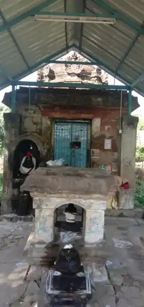 Arulmigu Varadharajaperumal Temple, Arivaloor - 609401 அருள்மிகு வரதராஜபெருமாள் திருக்கோயில், Arivaloor - 609401, Mayiladuthurai - Ancient Temple Architecture and History Image 3