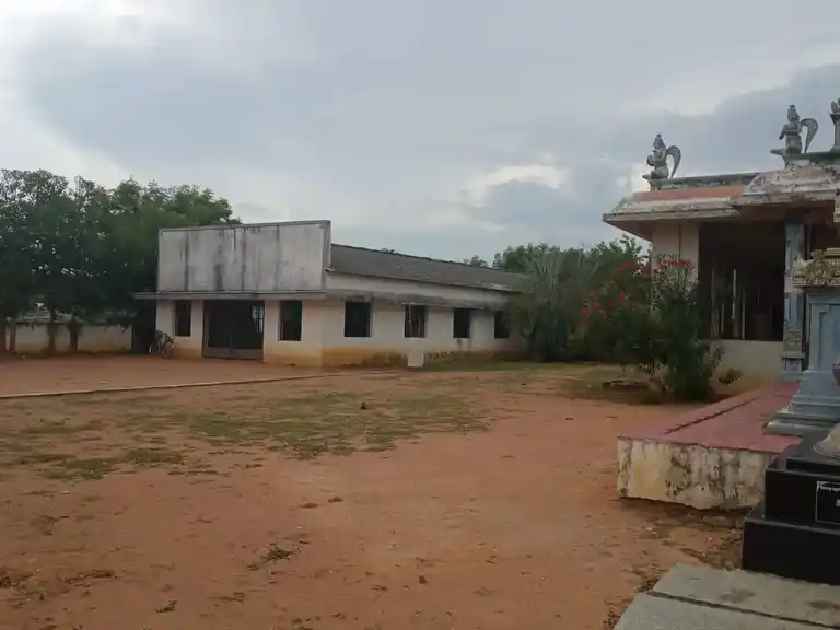 Arulmigu Varadharajaperumal Temple, Karuvakurichi - 614018 அருள்மிகு வரதராஜபெருமாள் திருக்கோயில், Karuvakurichi - 614018, Thiruvarur - Ancient Temple Architecture and History Image 2