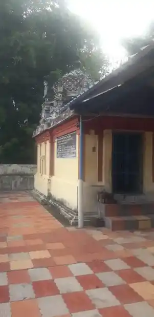 Arulmigu Varadharajaperumal Temple, Kidathalaimedu - 609811 அருள்மிகு வரதராஜப்பெருமாள் திருக்கோயில், Kidathalaimedu - 609811, Mayiladuthurai - Ancient Temple Architecture and History Image 2