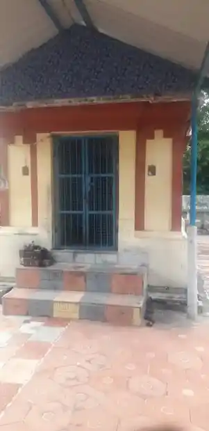 Arulmigu Varadharajaperumal Temple, Kidathalaimedu - 609811 அருள்மிகு வரதராஜப்பெருமாள் திருக்கோயில், Kidathalaimedu - 609811, Mayiladuthurai - Ancient Temple Architecture and History Image 4