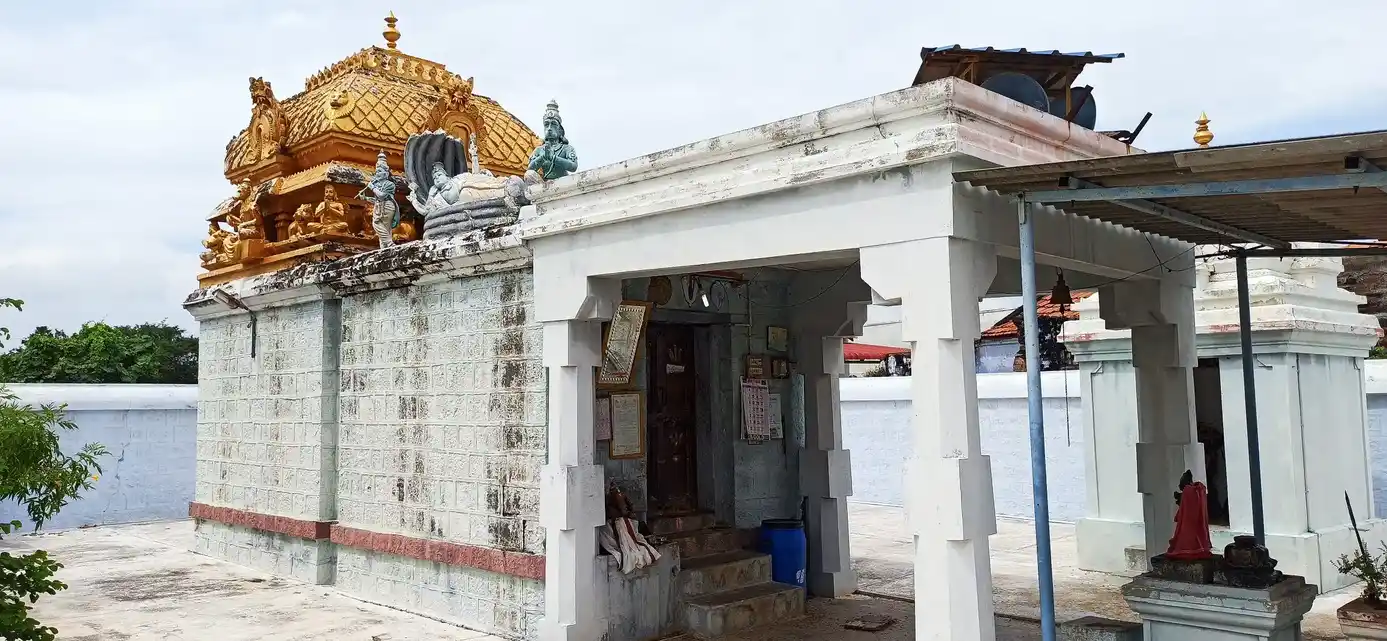 Arulmigu Varadharajaperumal Temple, Kottaimulanur, Moolanur - 638106 Arulmigu Varadharajaperumal Temple, கோட்டை மூலனுார், மூலனுார் - 638106, Tiruppur - Ancient Temple Architecture and History Image 2