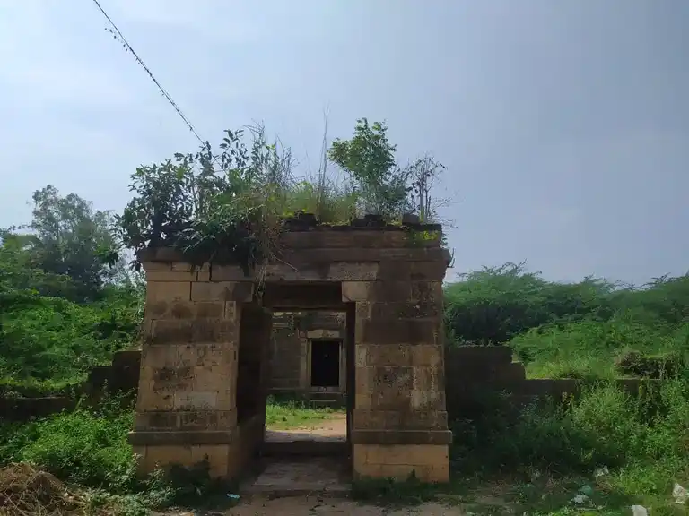 Arulmigu Varadharajaperumal Temple, Kovilpalayam - 621716 Arulmigu Varadharajaperumal Temple, Kovilpalayam - 621716, Perambalur - Ancient Temple Architecture and History Image 2