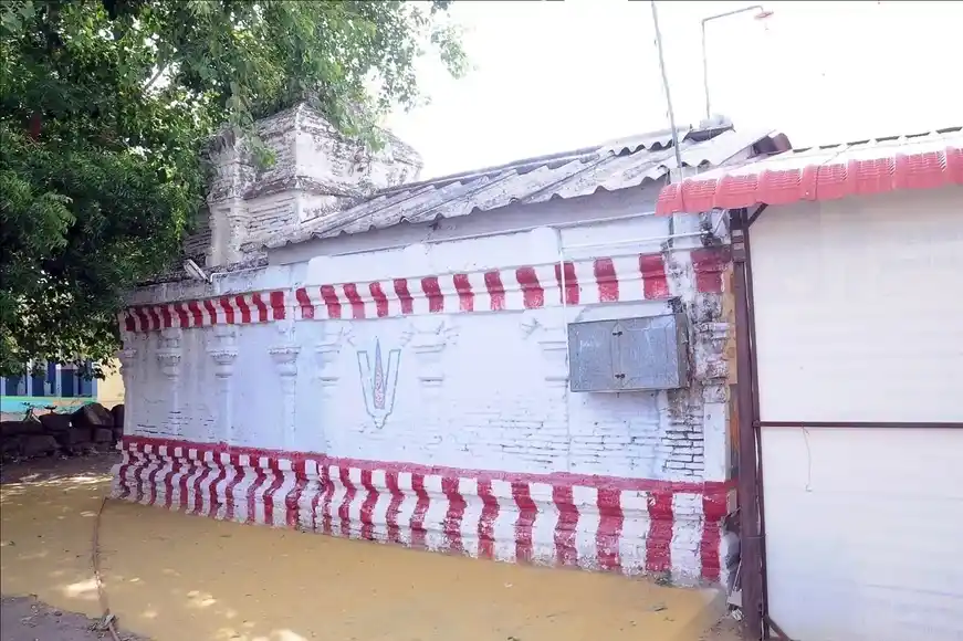 Arulmigu Varadharajaperumal Temple, Manalur, Kannivadi - 639202 Temple