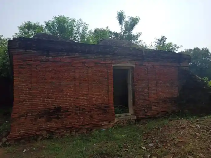 Arulmigu Varadharajaperumal Temple, Muthuservamadam - 612903 அருள்மிகு வரதராஜப்பெருமாள் திருக்கோயில், முத்துசேர்வமடம் - 612903, Ariyalur - Ancient Temple Architecture and History Image 2