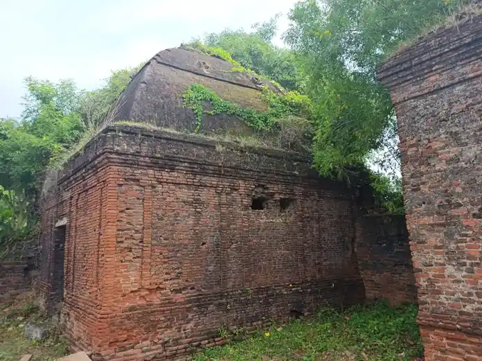 Arulmigu Varadharajaperumal Temple, Muthuservamadam - 612903 அருள்மிகு வரதராஜப்பெருமாள் திருக்கோயில், முத்துசேர்வமடம் - 612903, Ariyalur - Ancient Temple Architecture and History Image 4