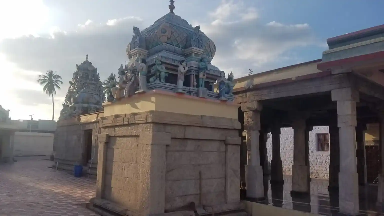 Arulmigu Varadharajaperumal Temple, Nanjaikolanalli, Nanjaikolanalli - 638154 அருள்மிகு வரதராஜப்பெருமாள் திருக்கோயில், Nanjaikolanalli, Nanjaikolanalli - 638154, Erode - Ancient Temple Architecture and History Image 2