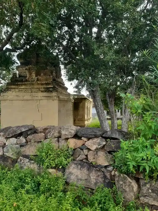 Arulmigu Varadharajaperumal Temple, Puliyankurichi - 636101 அருள்மிகு வரதராஜ பெருமாள் திருக்கோயில், Puliyankurichi - 636101, Salem - Ancient Temple Architecture and History Image 3