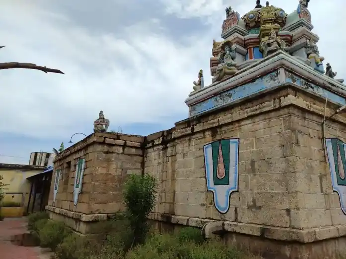 Arulmigu Varadharajaperumal Temple, Rajendhiram - 639107 அருள்மிகு வரதராஜப்பெருமாள் திருக்கோயில், Rajendhiram - 639107, Karur - Ancient Temple Architecture and History Image 3