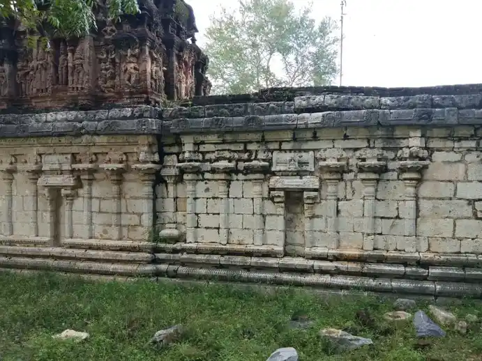 Arulmigu Varadharajaperumal Temple, Sennivanam - 621718 அருள்மிகு வரதராஜபெருமாள் திருக்கோயில், Sennivanam - 621718, Ariyalur - Ancient Temple Architecture and History Image 2