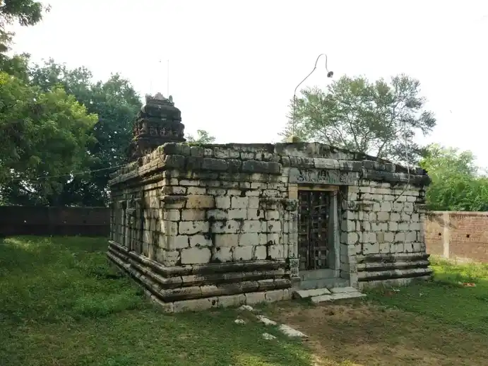 Arulmigu Varadharajaperumal Temple, Sennivanam - 621718 அருள்மிகு வரதராஜபெருமாள் திருக்கோயில், Sennivanam - 621718, Ariyalur - Ancient Temple Architecture and History Image 4