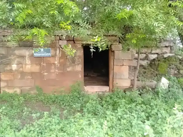Arulmigu Varadharajaperumal Temple, Sivanthilingapuram - 621211 Arulmigu Varadharajaperumal Temple, Sivanthilingapuram - 621211, Thiruchirappalli - Ancient Temple Architecture and History Image 4