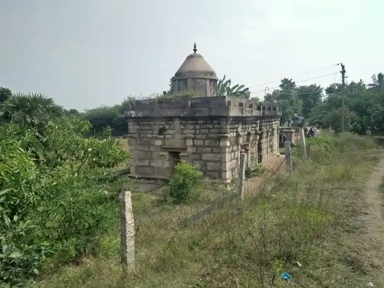 Arulmigu Varadharajaperumal Temple, Thalavay - 621730 Arulmigu Varadharajaperumal Temple, Thalavay - 621730, Ariyalur - Ancient Temple Architecture and History Image 2