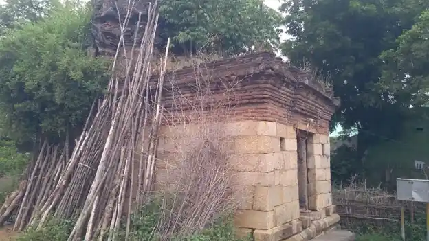 Arulmigu Varadharajaperumal Temple, Thuthur - 621701 அருள்மிகு வரதராஜப்பெருமாள் திருக்கோயில், Thuthur - 621701, Ariyalur - Ancient Temple Architecture and History Image 2