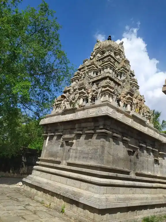 Arulmigu Varadharajaperumal Temple, V.Saathanur - 605652 அருள்மிகு வரதராஜப்பெருமாள் திருக்கோயில், V.Saathanur - 605652, Viluppuram - Ancient Temple Architecture and History Image 3