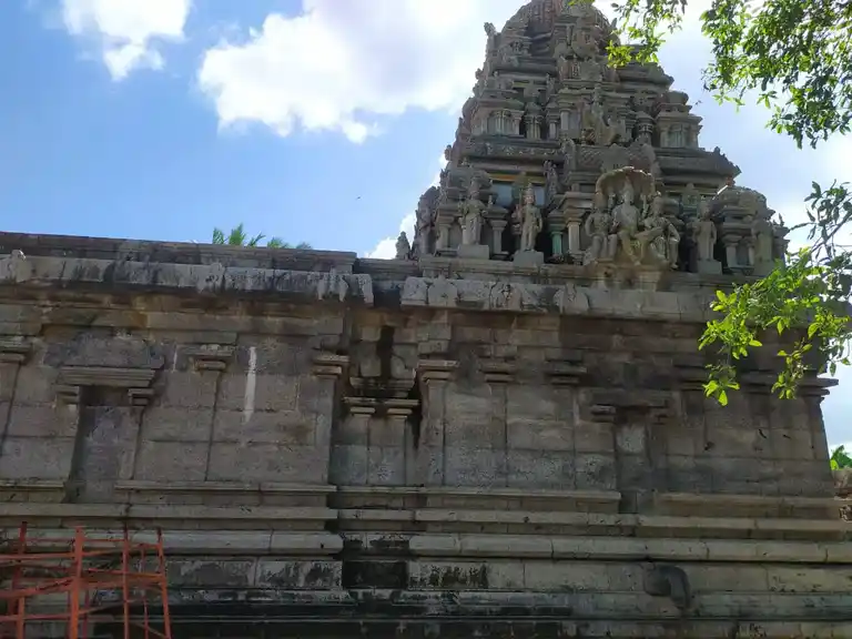 Arulmigu Varadharajaperumal Temple, V.Saathanur - 605652 அருள்மிகு வரதராஜப்பெருமாள் திருக்கோயில், V.Saathanur - 605652, Viluppuram - Ancient Temple Architecture and History Image 4