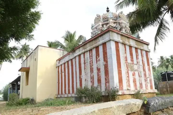 Arulmigu Varadharajaperumal Temple, Vadugapaatti, Oruvanthur - 637015 அருள்மிகு வரதராஜபெருமாள் திருக்கோயில், Vadugapaatti, Oruvanthur - 637015, Namakkal - Ancient Temple Architecture and History Image 3
