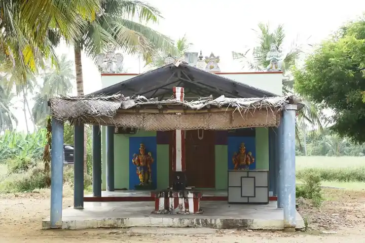 Arulmigu Varadharajaperumal Temple, Vadugapaatti, Oruvanthur - 637015 அருள்மிகு வரதராஜபெருமாள் திருக்கோயில், Vadugapaatti, Oruvanthur - 637015, Namakkal - Ancient Temple Architecture and History Image 4