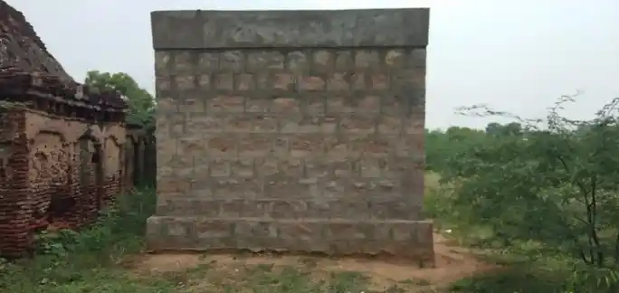 Arulmigu Varadharajaperumal Temple, Vayaloor - 639119 அருள்மிகு வரதராஜப்பெருமாள் திருக்கோயில், Vayaloor - 639119, Karur - Ancient Temple Architecture and History Image 2