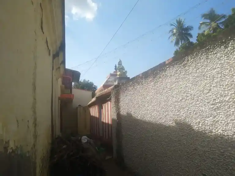 Arulmigu Varadharajaperumal Temple, (Veerarakiyam) Palrajapuram - 639114 அருள்மிகு வரதராஜப்பெருமாள் திருக்கோயில்,  - 639114, Karur - Ancient Temple Architecture and History Image 3