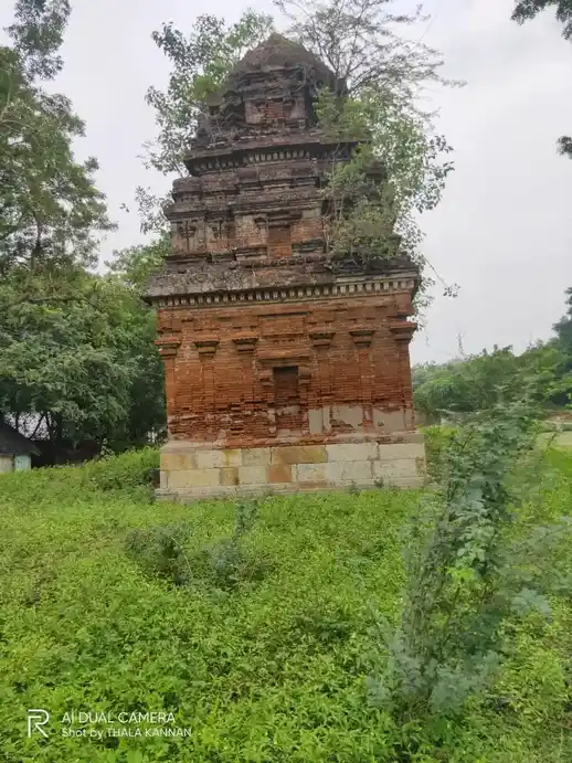 Arulmigu Varadharajaperumal Temple, Velampundi - 608304 அருள்மிகு வரதராஜப்பெருமாள் திருக்கோயில், வேலம்பூண்டி - 608304, Cuddalore - Ancient Temple Architecture and History Image 7