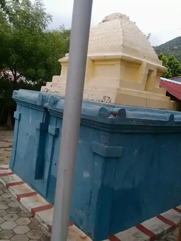 Arulmigu Varadharajaperumal Temple, Vilvathampatti - 624617 அருள்மிகு வரதராஜ பெருமாள் திருக்கோயில், கள்ளிமந்தையம் - 624617, Dindigul - Ancient Temple Architecture and History Image 5