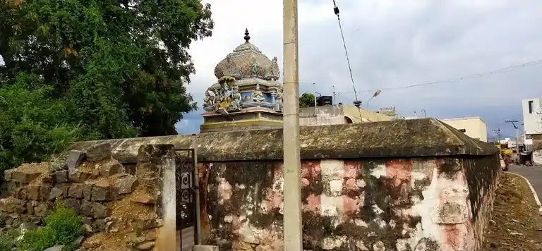 Arulmigu Varadhrajaperumal Temple, Vishvambal Samuthiram - 621002 Arulmigu Varadhrajaperumal Temple, Vishvambal Samuthiram, Vishvambal Samuthiram - 621002, Thiruchirappalli - Ancient Temple Architecture and History Image 4