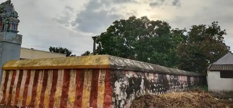 Arulmigu Varadhrajaperumal Temple, Vishvambal Samuthiram - 621002 Arulmigu Varadhrajaperumal Temple, Vishvambal Samuthiram, Vishvambal Samuthiram - 621002, Thiruchirappalli - Ancient Temple Architecture and History Image 6