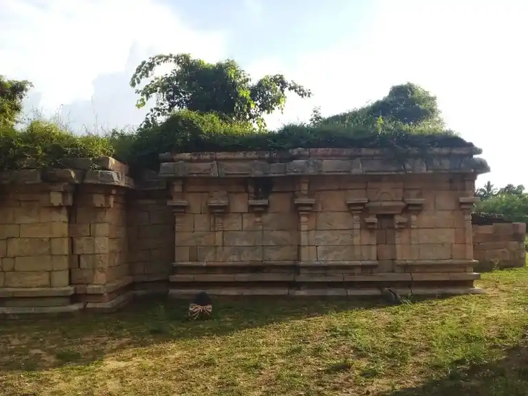 Arulmigu Varagulapandeeswarar Mangalavinayagar Temple, Oliyamangalam - 621308 அருள்மிகு வரகுணபாண்டீஸ்வரர் திருக்கோயில், ஒலியமங்கலம் - 621308, Pudukkottai - Ancient Temple Architecture and History Image 5