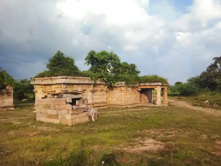 Arulmigu Varagulapandeeswarar Mangalavinayagar Temple, Oliyamangalam - 621308 அருள்மிகு வரகுணபாண்டீஸ்வரர் திருக்கோயில், ஒலியமங்கலம் - 621308, Pudukkottai - Ancient Temple Architecture and History Image 8