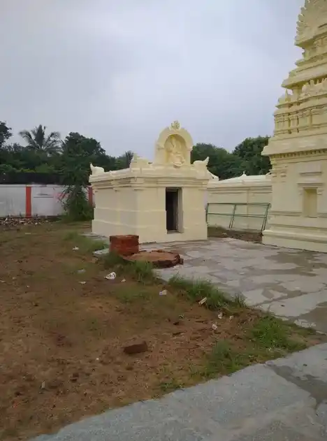 Arulmigu Varamuktheeswarar Temple, Erumavettipalaiyam - 600067 அருள்மிகு வரமுக்தீஸ்வரர் திருக்கோயில், எருமாவெட்டிபாளையம் - 600067, Tiruvallur - Ancient Temple Architecture and History Image 2