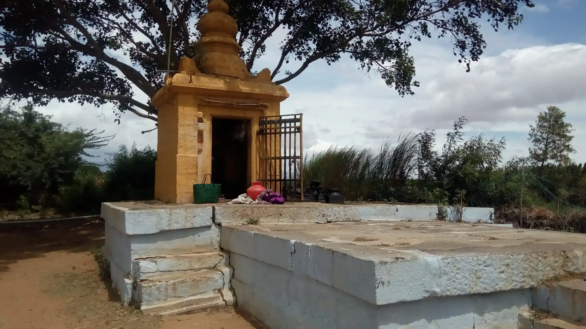 Arulmigu Varantharum Vinayagar Temple, Naththan Thattai, Naththan Thattai - 627602 அருள்மிகு வரந்தரும் விநாயகர் திருக்கோயில், நந்தன்தட்டை, நந்தன்தட்டை, பாப்பாக்குடி - 627602, Tirunelveli - Ancient Temple Architecture and History Image 2