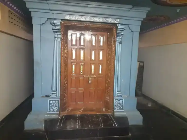 Arulmigu Varasithi Vinayagar Temple, Centre Of The Village, Chinnambedu - 601204 Temple