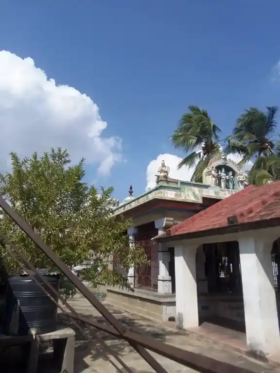 Arulmigu Varatharaja Parumal Temple, Vellanoor, Vellanoor - 621712 Arulmigu Varatharaja parumal Temple, Vellanoor, Vellanoor - 621712, Thiruchirappalli - Ancient Temple Architecture and History Image 3