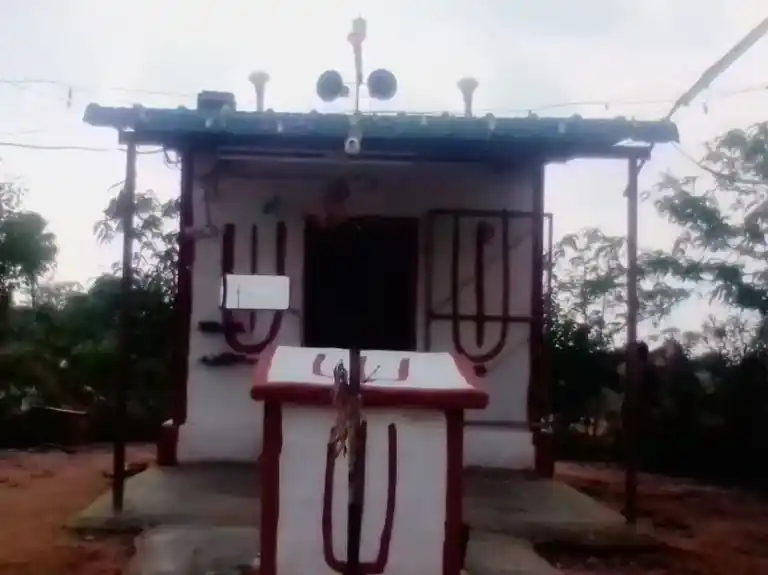 Arulmigu Varatharaja Perumal And Nandhagopala Swamy Temple, Devathur - 624614 Temple