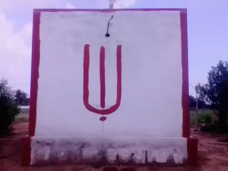 Arulmigu Varatharaja Perumal And Nandhagopala Swamy Temple, Devathur - 624614 Arulmigu Varatharaja Perumal And Nandhagopala Swamy Temple, Devathur - 624614, Dindigul - Ancient Temple Architecture and History Image 2