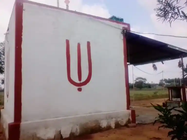 Arulmigu Varatharaja Perumal And Nandhagopala Swamy Temple, Devathur - 624614 Arulmigu Varatharaja Perumal And Nandhagopala Swamy Temple, Devathur - 624614, Dindigul - Ancient Temple Architecture and History Image 3