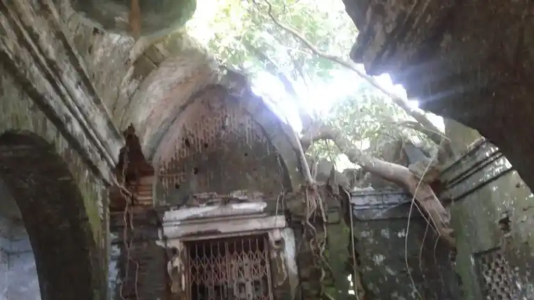 Arulmigu Varatharaja Perumal Temple, Ayyur - 610203 அருள்மிகு வரதராஜபெருமாள் திருக்கோயில், அய்யூர் - 610203, Nagapattinam - Ancient Temple Architecture and History Image 4