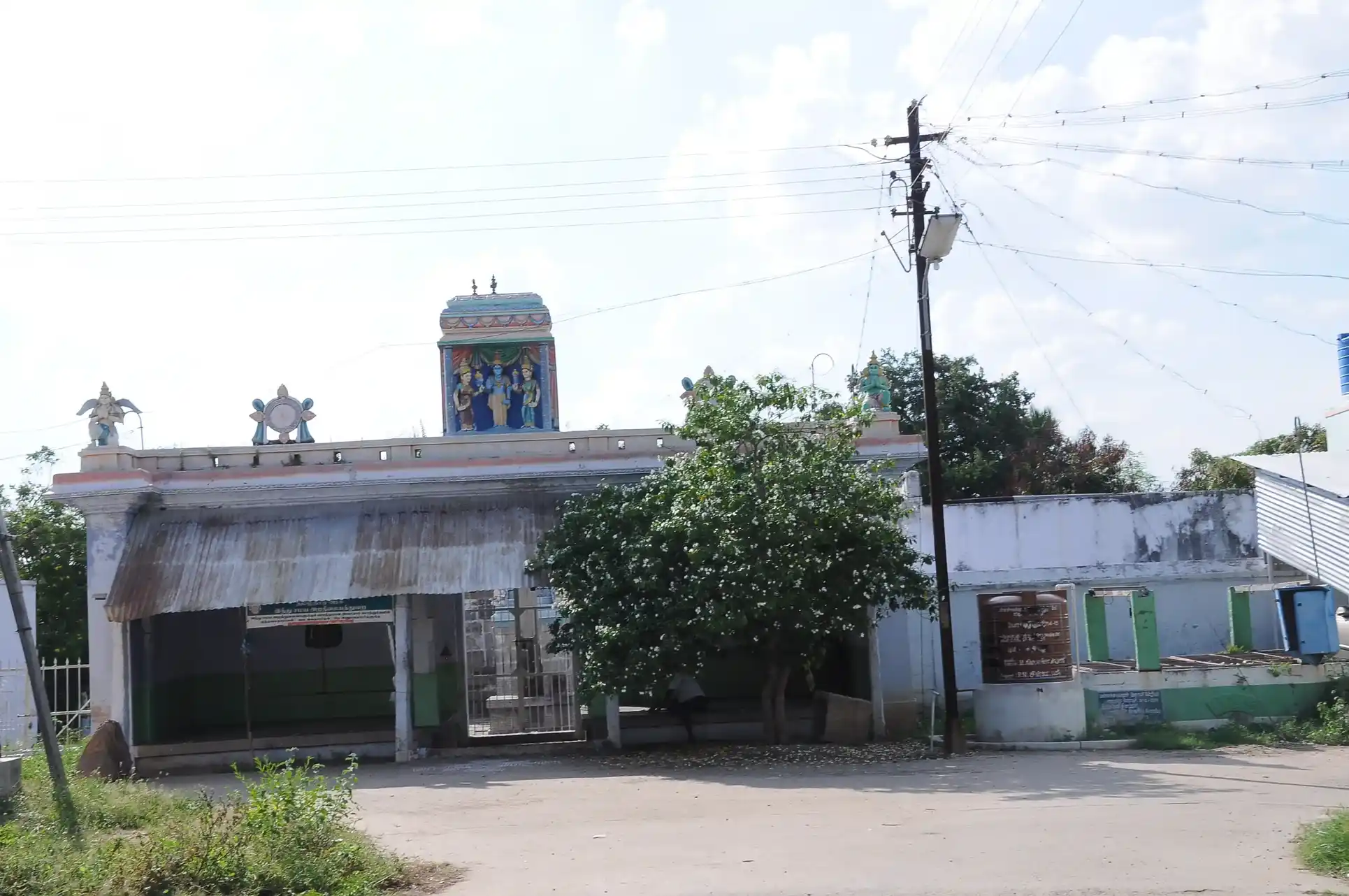 Arulmigu Varatharaja Perumal Temple, Edhumalai - 621005 Temple