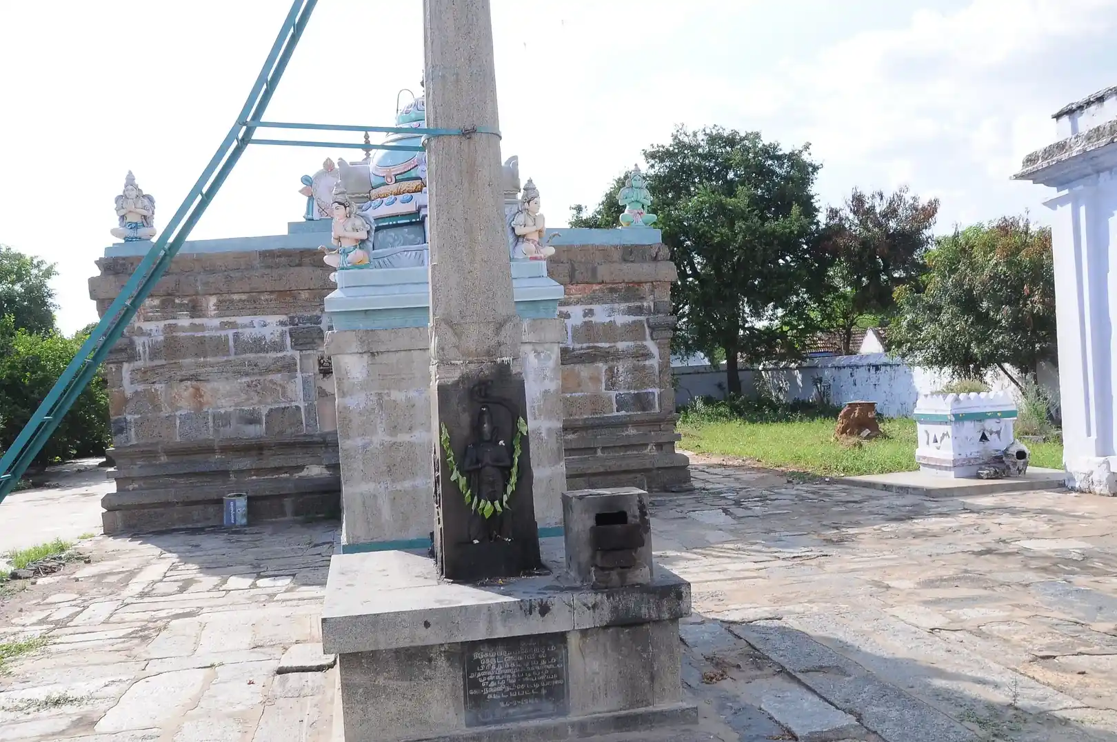 Arulmigu Varatharaja Perumal Temple, Edhumalai - 621005 அருள்மிகு வரதராஜப்பெருமாள் திருக்கோயில், Edhumalai - 621005, Thiruchirappalli - Ancient Temple Architecture and History Image 2