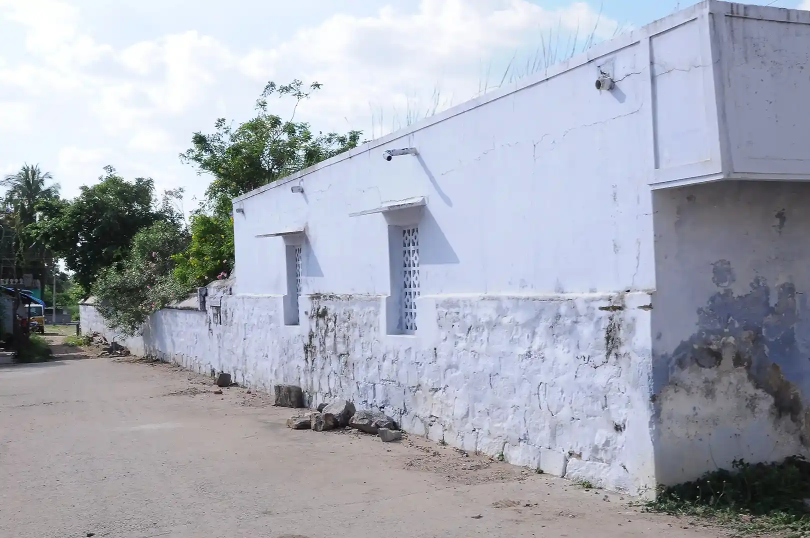Arulmigu Varatharaja Perumal Temple, Edhumalai - 621005 அருள்மிகு வரதராஜப்பெருமாள் திருக்கோயில், Edhumalai - 621005, Thiruchirappalli - Ancient Temple Architecture and History Image 3